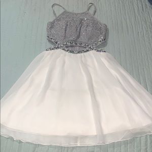 I’m selling a whit and silver prom dress